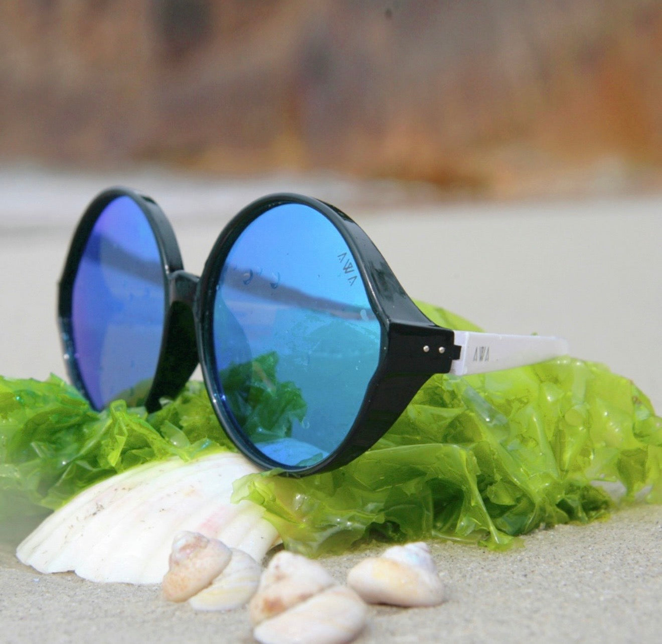 Loira Black & White Collection